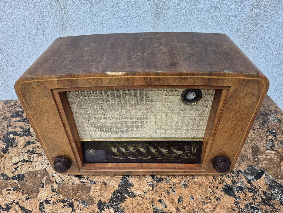 Radio cu lampi marca Mertz Capri,made in Germany  fabricat in 1950