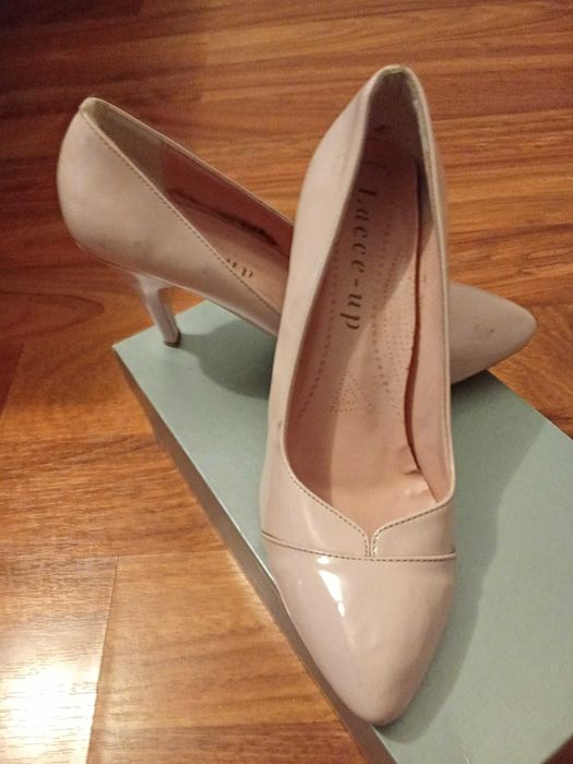 Vand pantofi marimea 38 , roz deschis - 30 lei