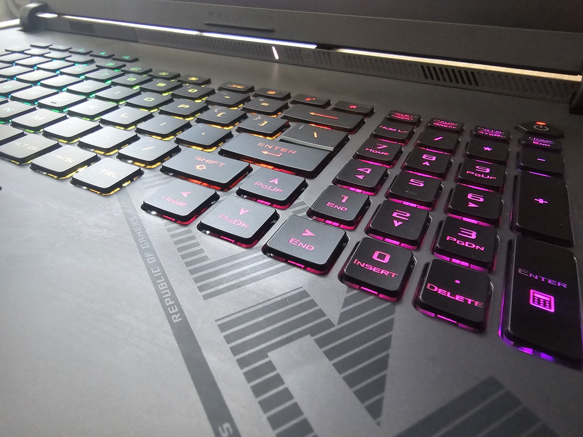 Vand ROG Strix G18 , rtx 4070 ca nou garantie 15 luni