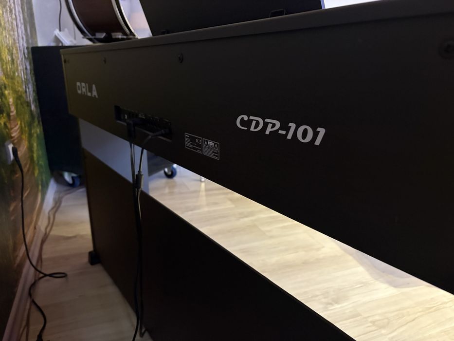Дигитално пиано със стойка и педали ORLA CDP101