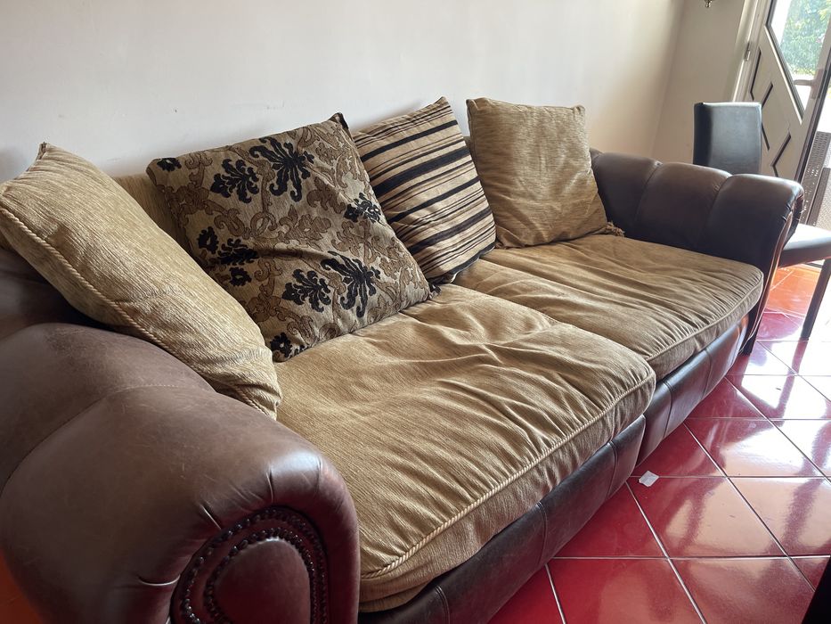 Vand canapea urgent in stare foarte buna