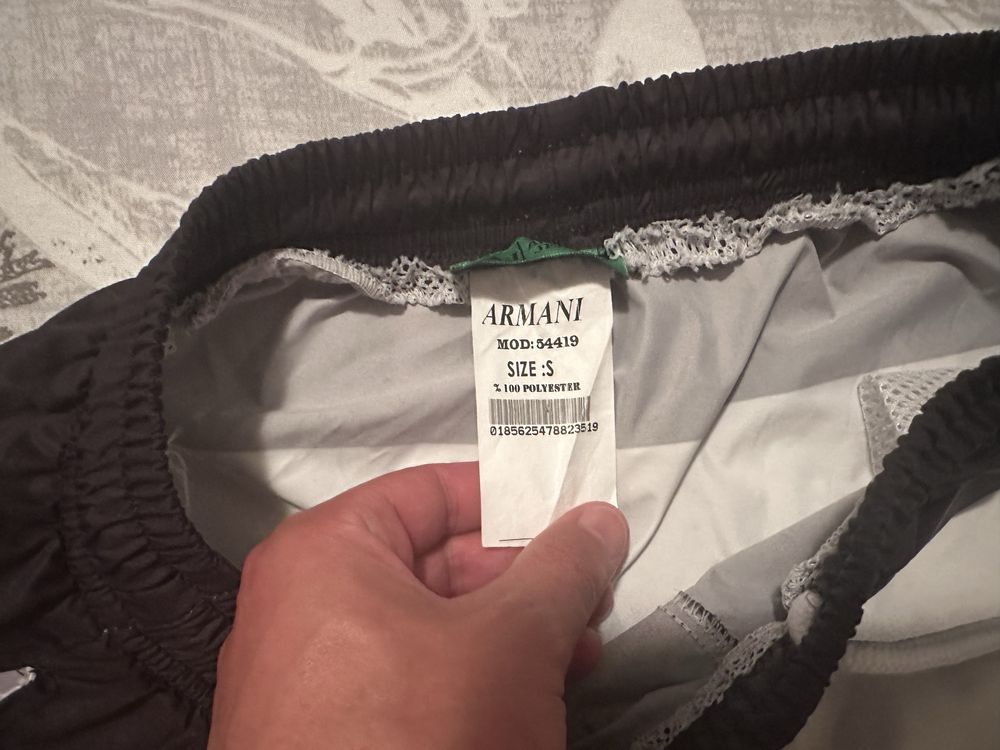 Оригинални шорти Armani s размер!
