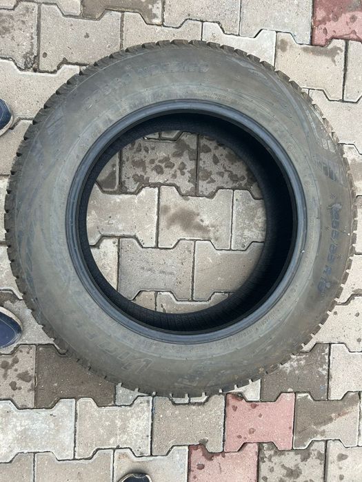 Продам шины зимние шиповные