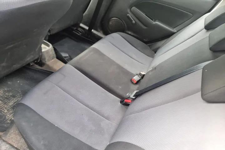 Interior complet tapiterie  scaun sofer stanga dreapta bancheta spate fata plansa ceasuri bord  timonerie Mazda 2 DE 2008 motor 1.3benzina 75cp cod motor ZJ