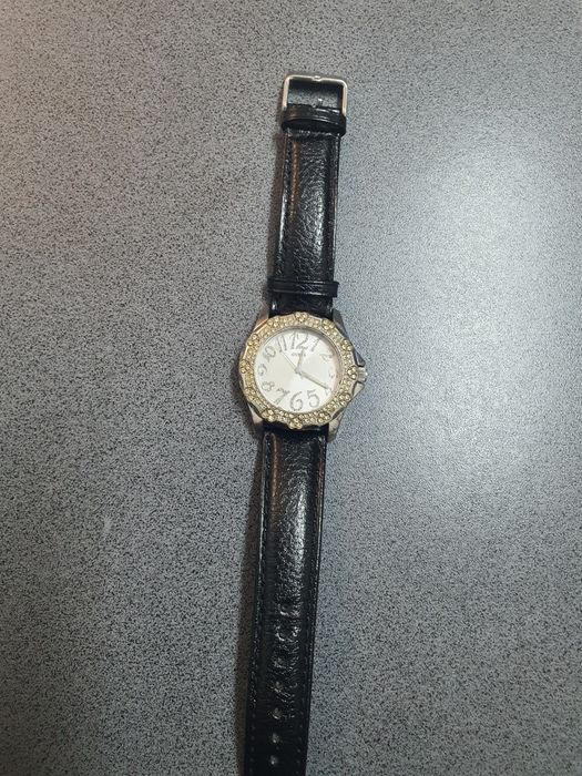 Ceas dama Guess cu strasuri