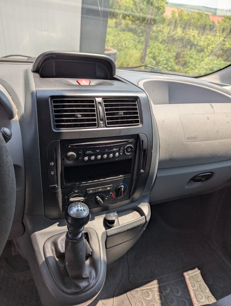 Închiriez Citroen jumpy 8+1 locuri