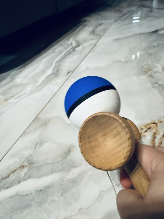 Kendama alb albastru gripul este rubber