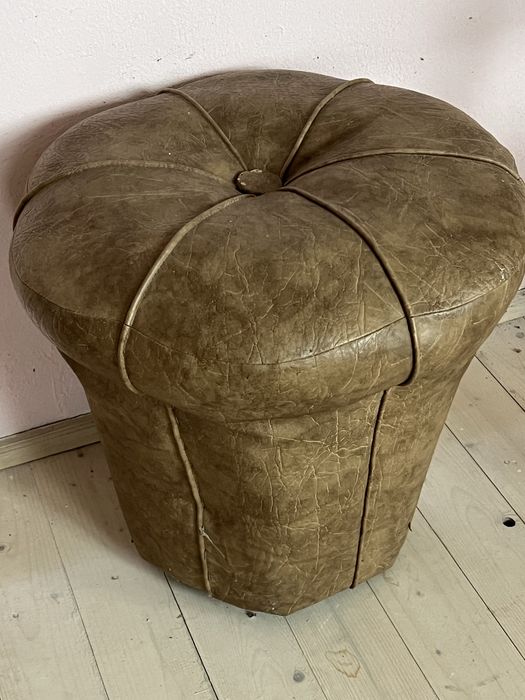 Vand taburet chesterfield