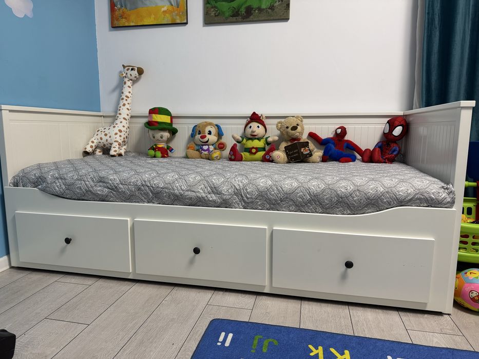 Vand pat alb cu 3 sertare