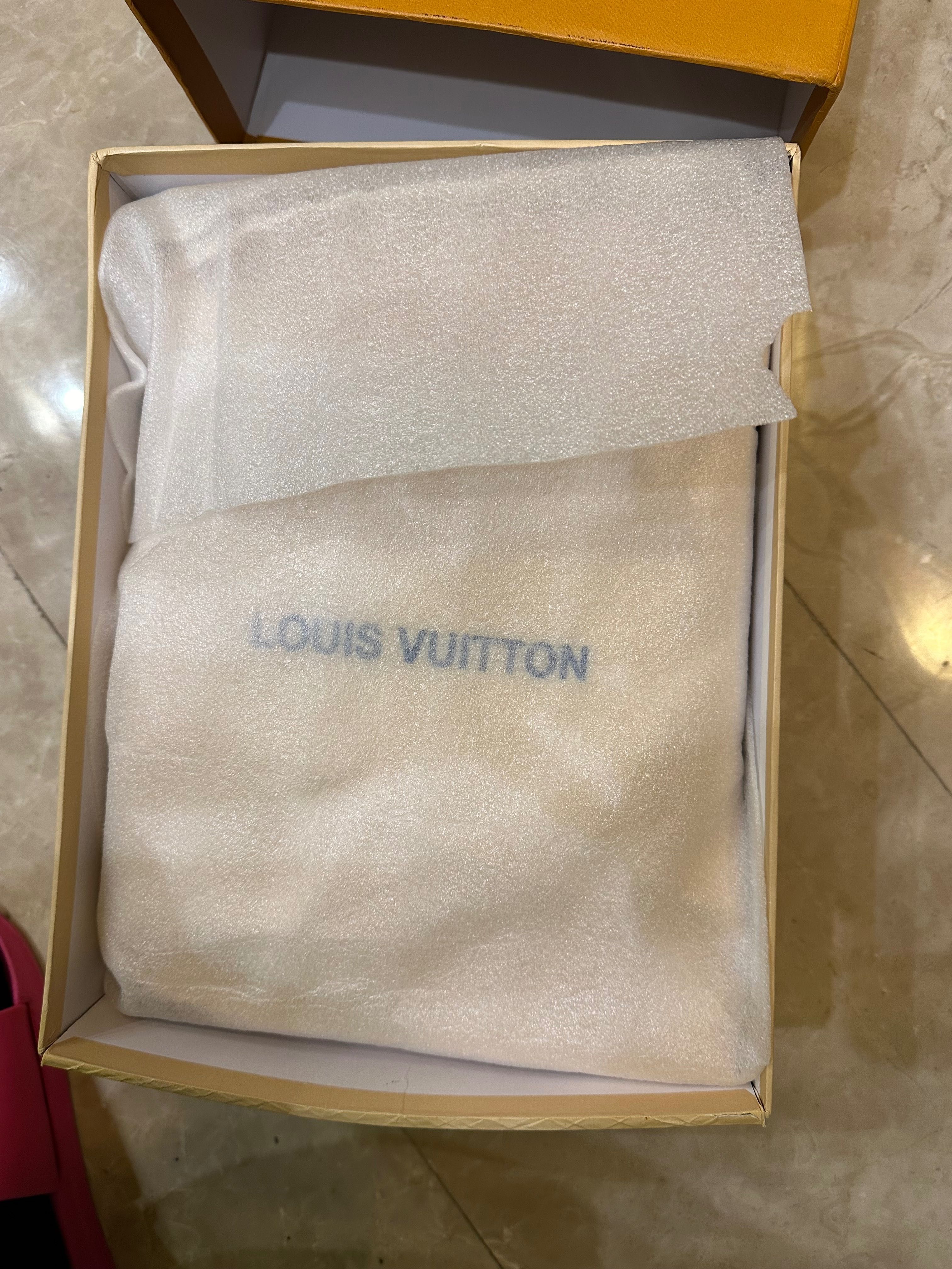 Louis Vuitton обувки