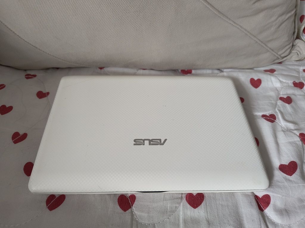 Нетбук Asus в рабочем состоянии