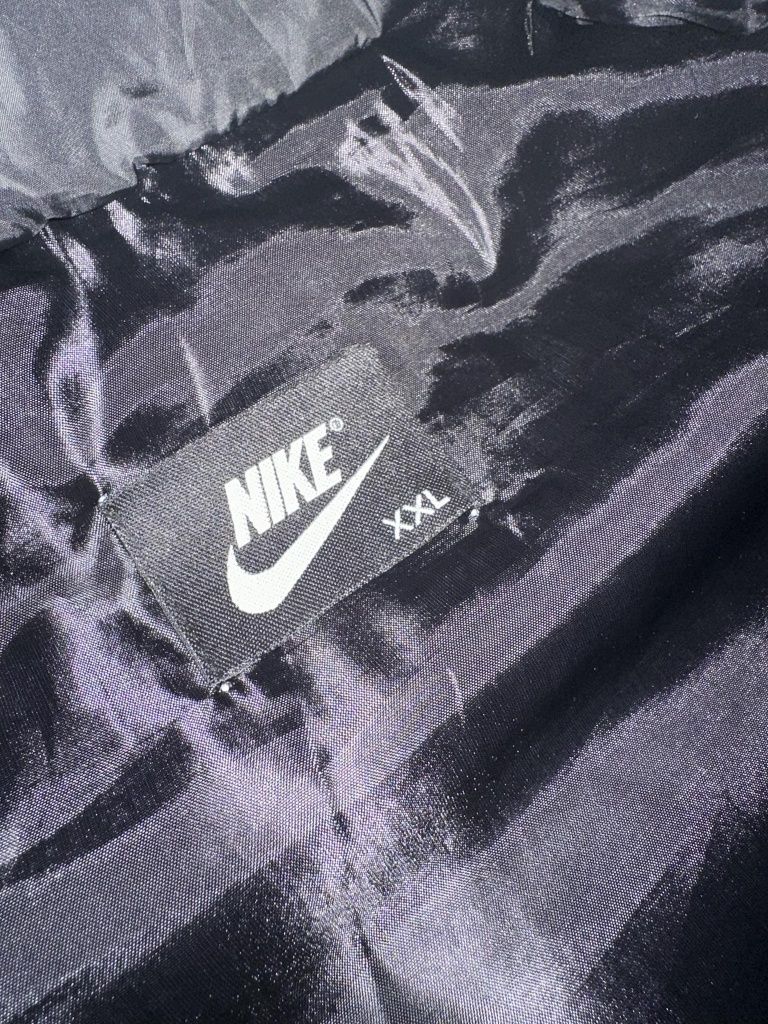 Черен елек Nike !