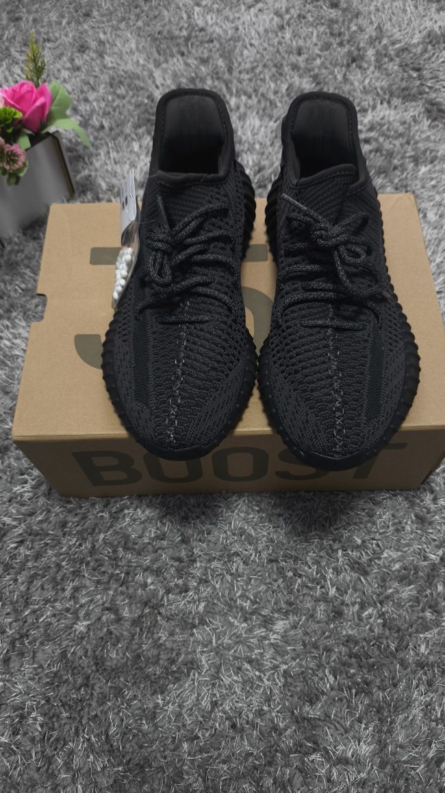 Yeezy 350 boost onyx , adidas, nike