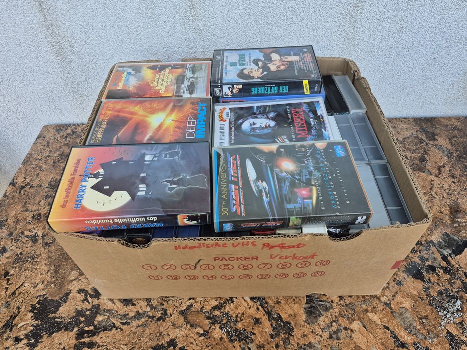 Vând 50 casete video VHS originale colectie 85&120 min,filme groaza,sf