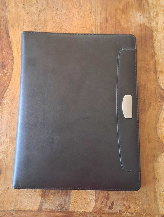 папка луксозна със соларен калкулатор Mline кожа черна A4