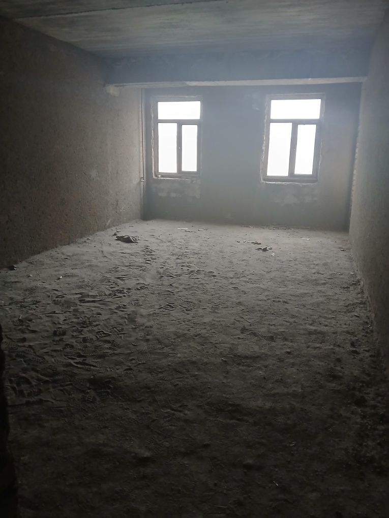 Bog'ishamol xududida srochna 103kv li  3xonali kvartira sotiladi
