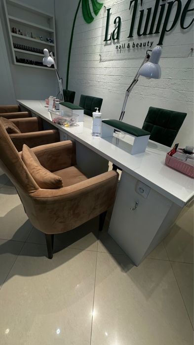 Продам стол для маникюра (3 места)