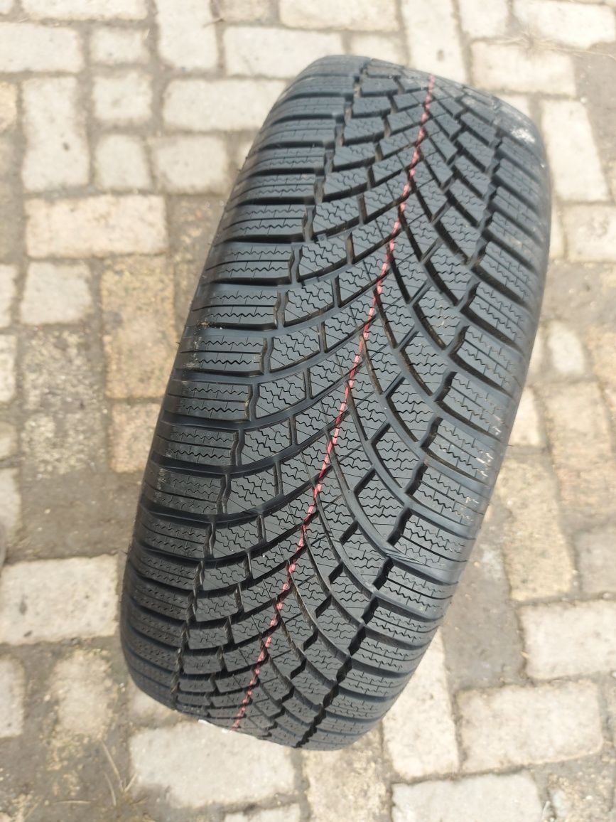 O bucată 225/235 55 R18 M+S iarnă - una Bridgestone Pirelli Continenta