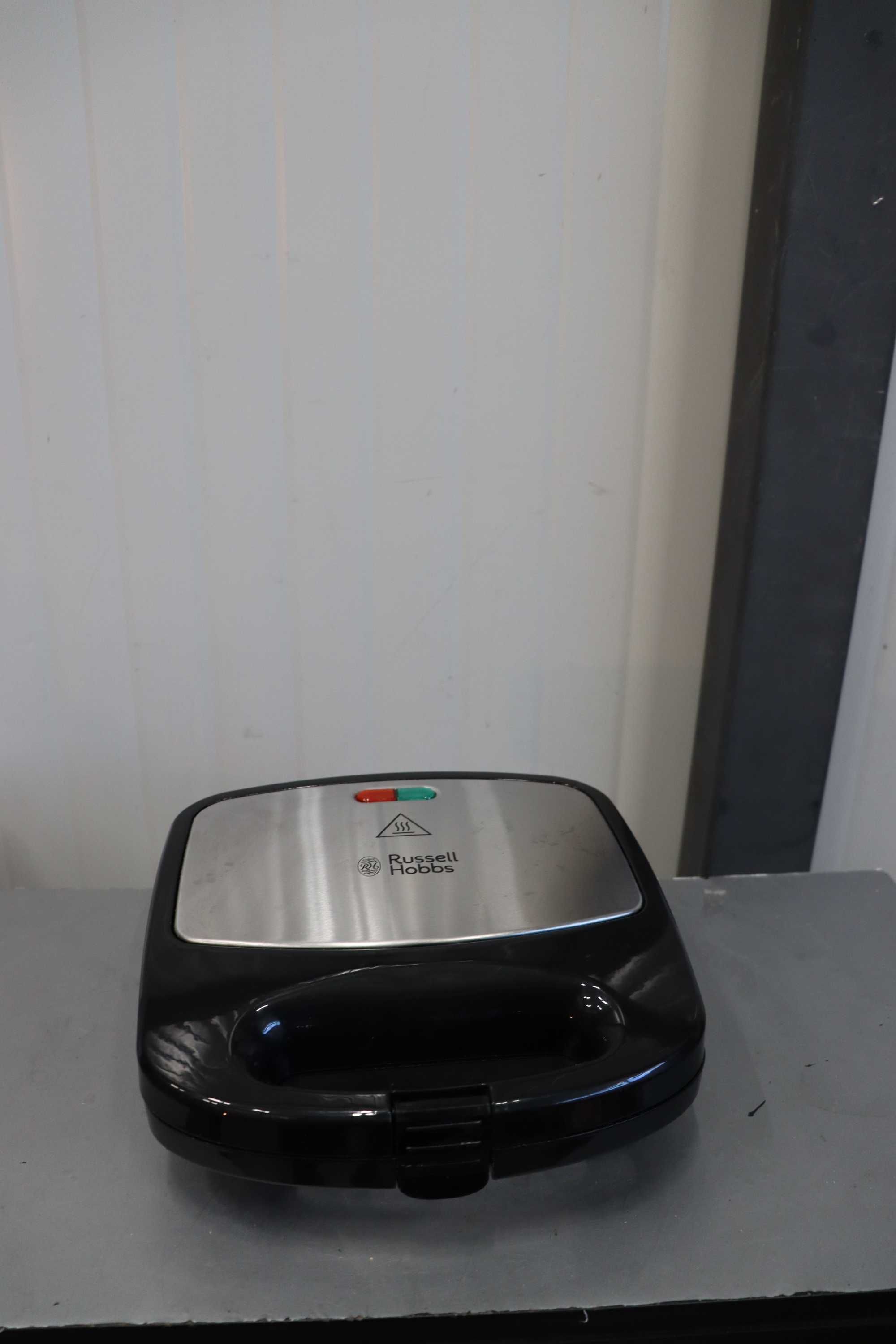 Уред за сандвичи 3 в 1 Russell Hobbs С ДЕФЕКТ