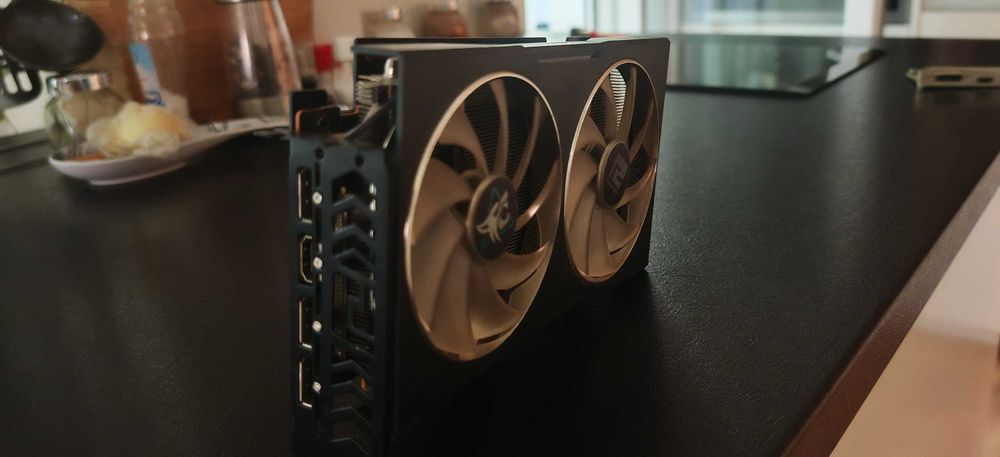 Продавам Перфектна Видео Карта PowerColor RX 6600XT 8GB 256bit