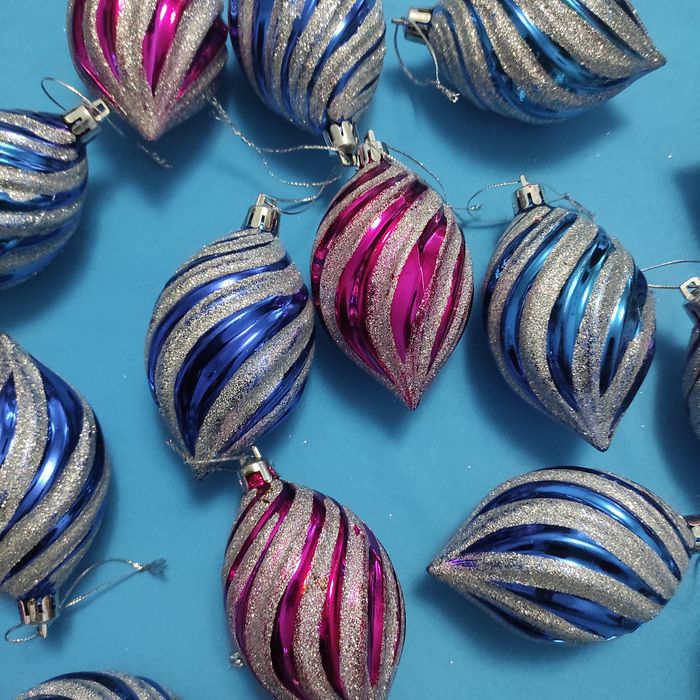 Ёлочные игрушки.