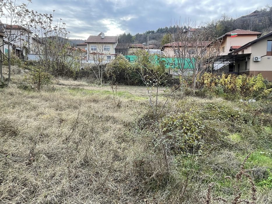 Парцел в гр.Бобошево 1100 кв.м Ток , вода , канал.