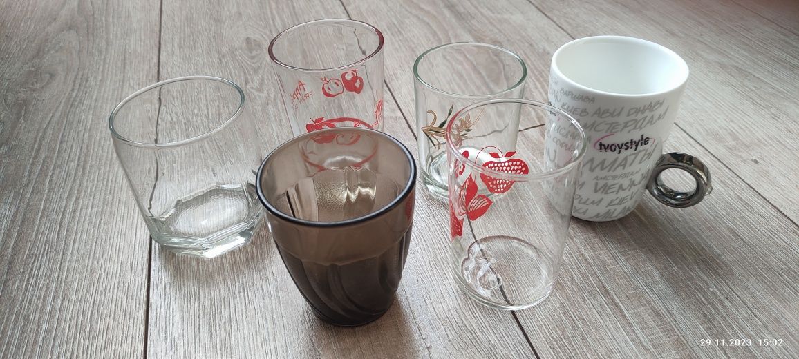 Стаканы разные для напитков и воды