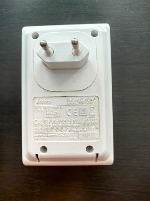 Incarcator Sanyo NC-MQN04E pentru acumulatori de tip AAA și  AA