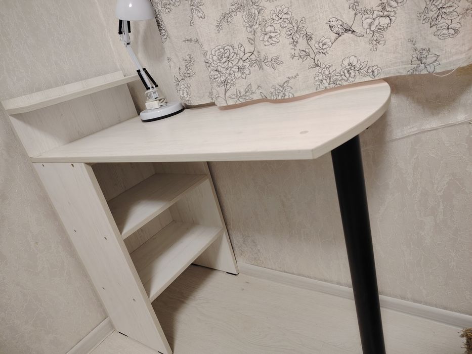 Продаётся Маникюрный стол