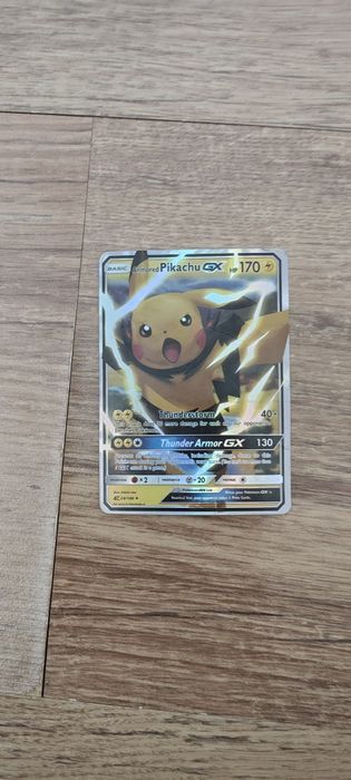 Carte Pokemon TGC cu Pikachu, shiny, raritate Ultra Rare