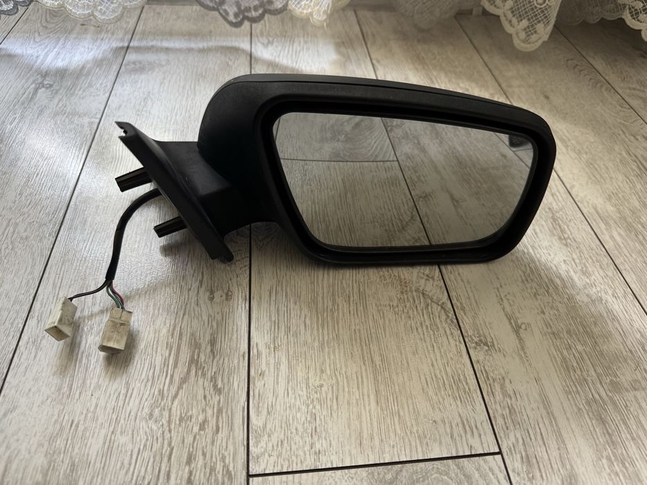 Зеркало боковое на приору правая