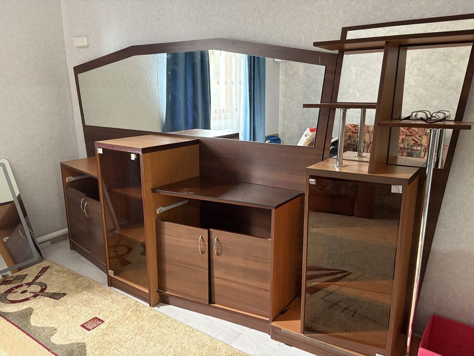 Продам комод все полки имеються