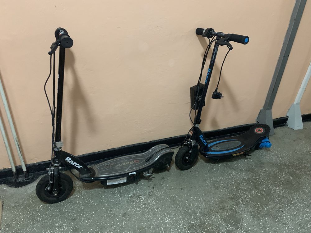 2 Trotinete Razor E100 la pret de 1