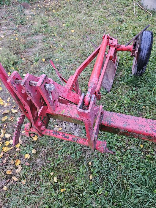 Plug de tractor de vânzare