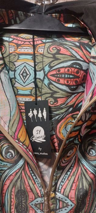 Jacheta cu gluga, noua cu eticheta,deosebita, fabricata in Italia