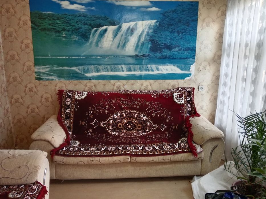 Диван и кресло сотилади