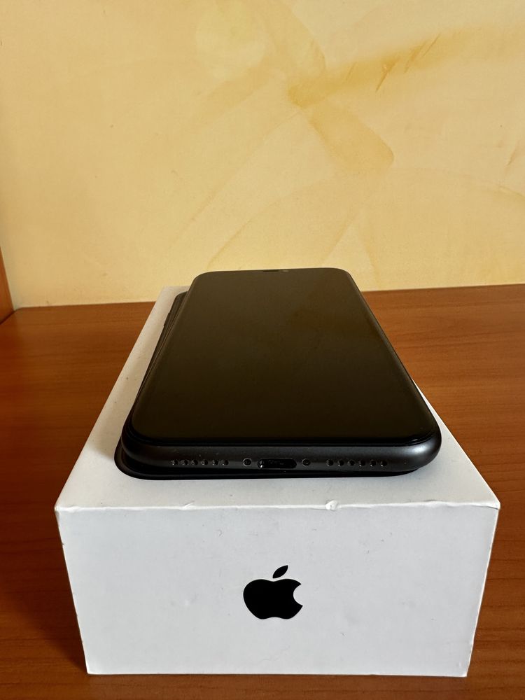 Apple iPhone 11, 64 GB, черен
