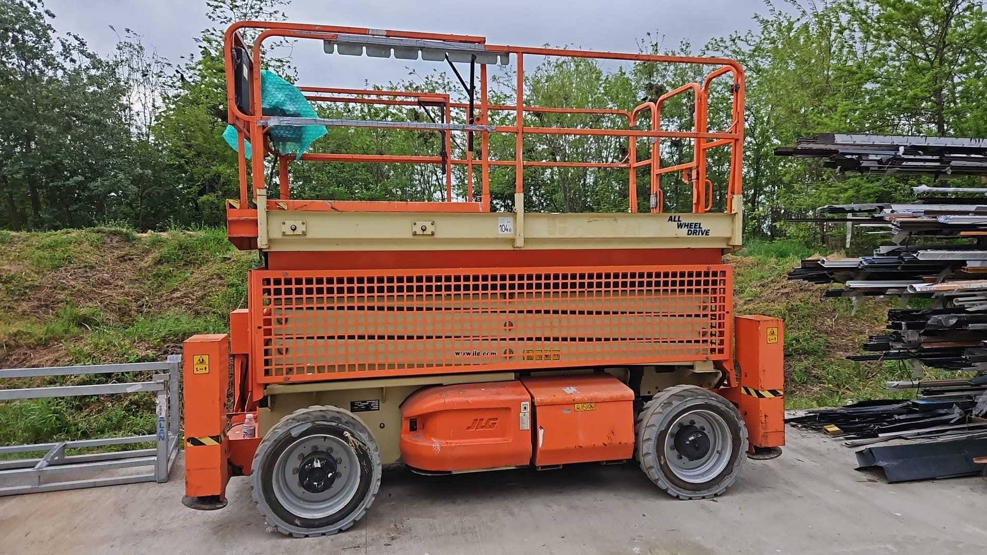 Inchiriez nacela tip foarfeca 4x4m , inaltime de lucru 12m