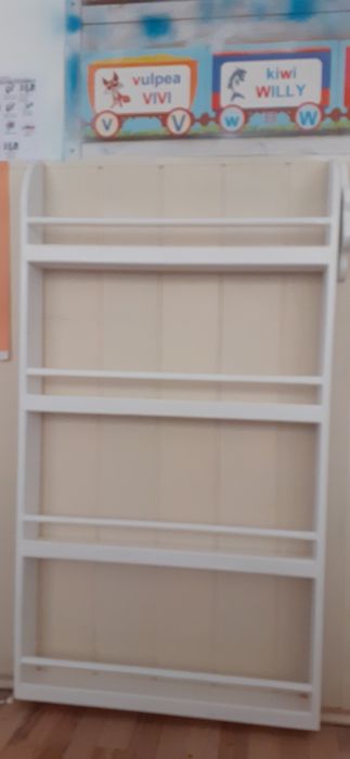 Biblioteca lemn masiv tip Montessori pentru copii