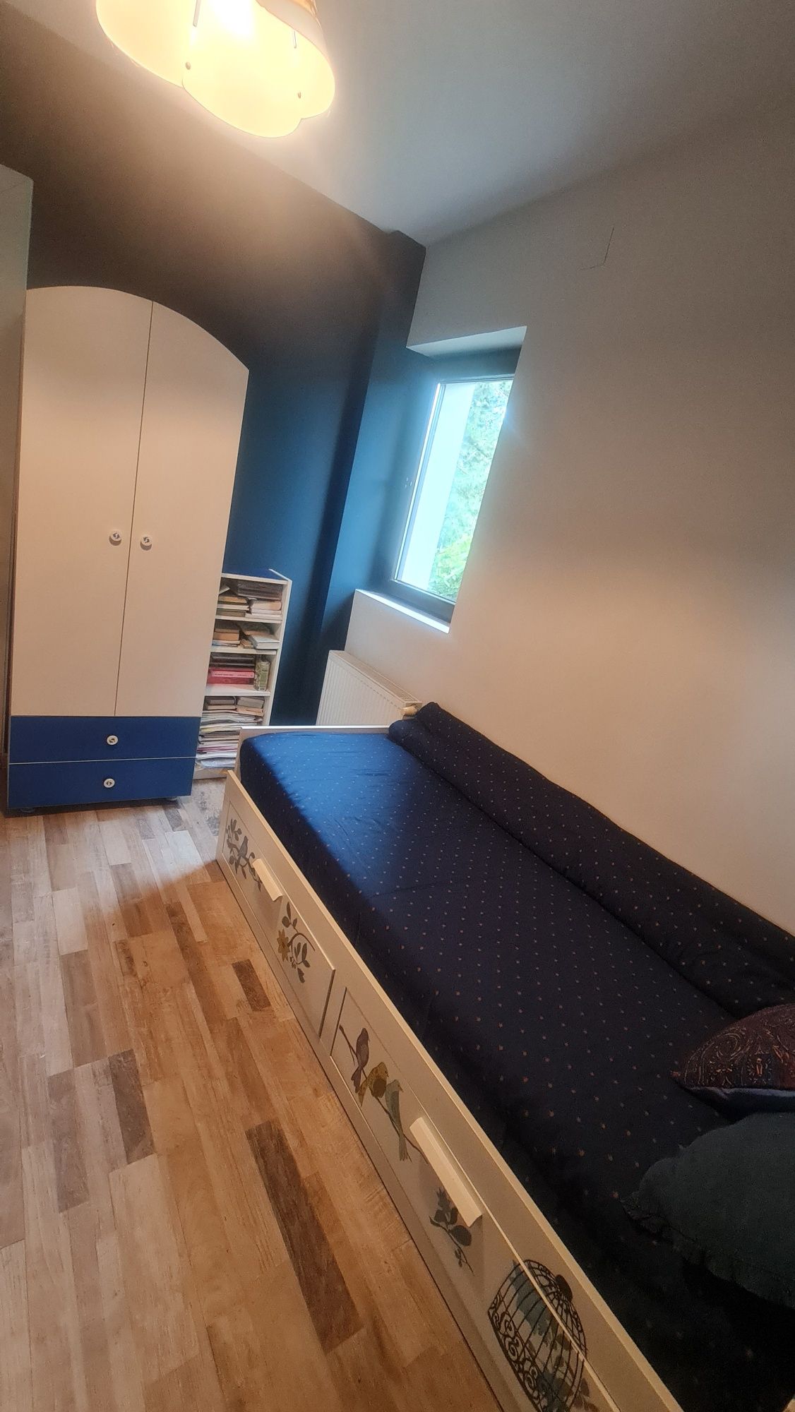 Mobila alba IKEA pentru dormitor copil/adolescent: pat, sifonier/dulap