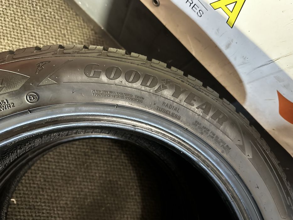 215/55 R17 98V XL - Goodyear Ultra Grip Performance M+S Oferta