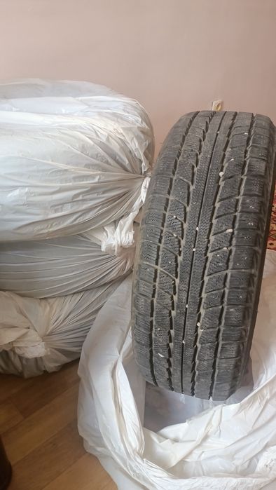 Продам комплект резины
