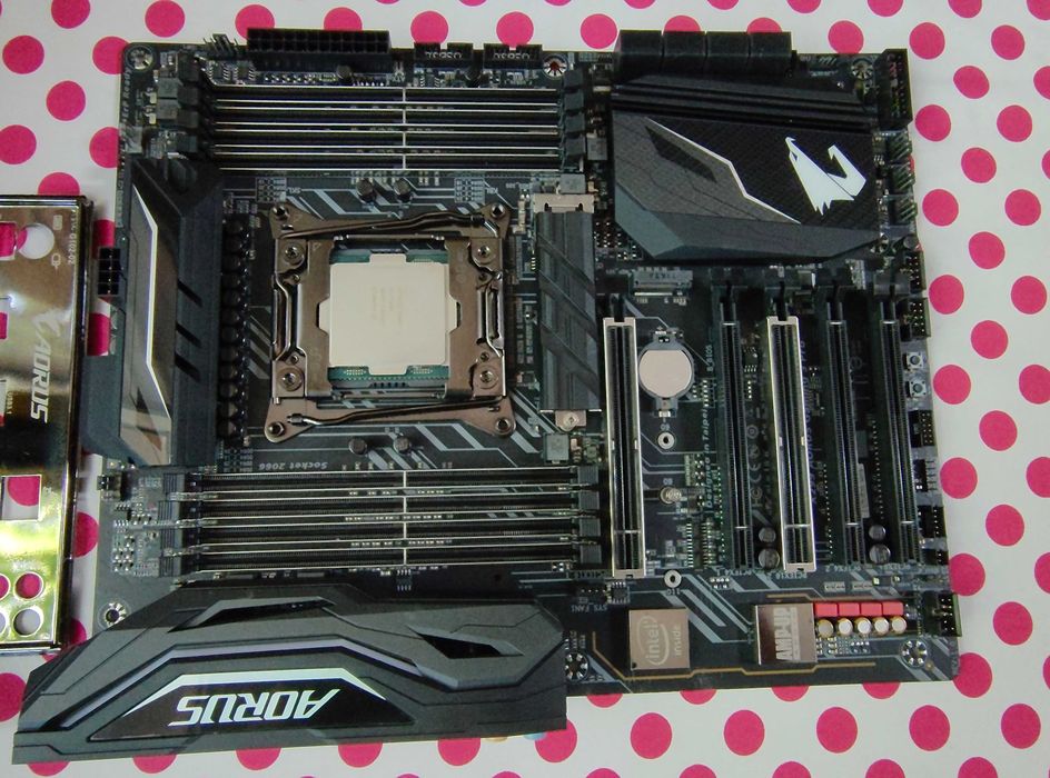 Kit Placa de baza Gigabyte X299 Aorus Gaming 3 Pro cu i7 7740X, Sk2066