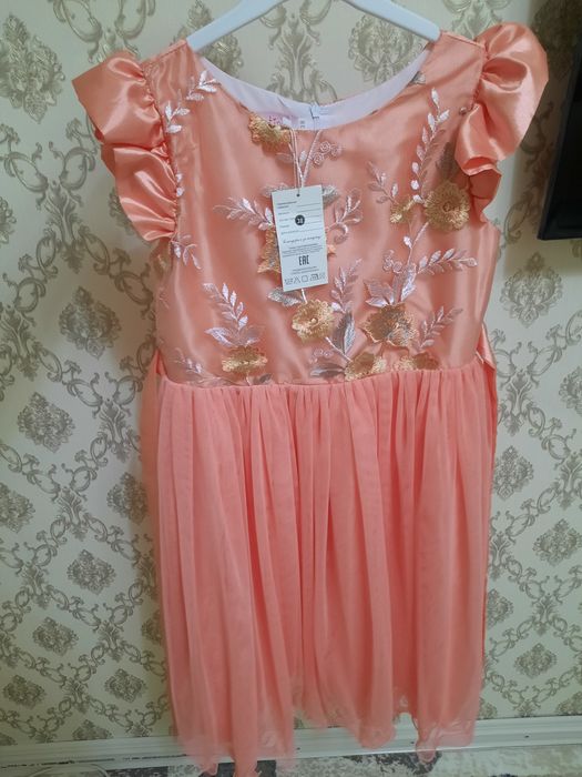 Продам новое платье на девочку