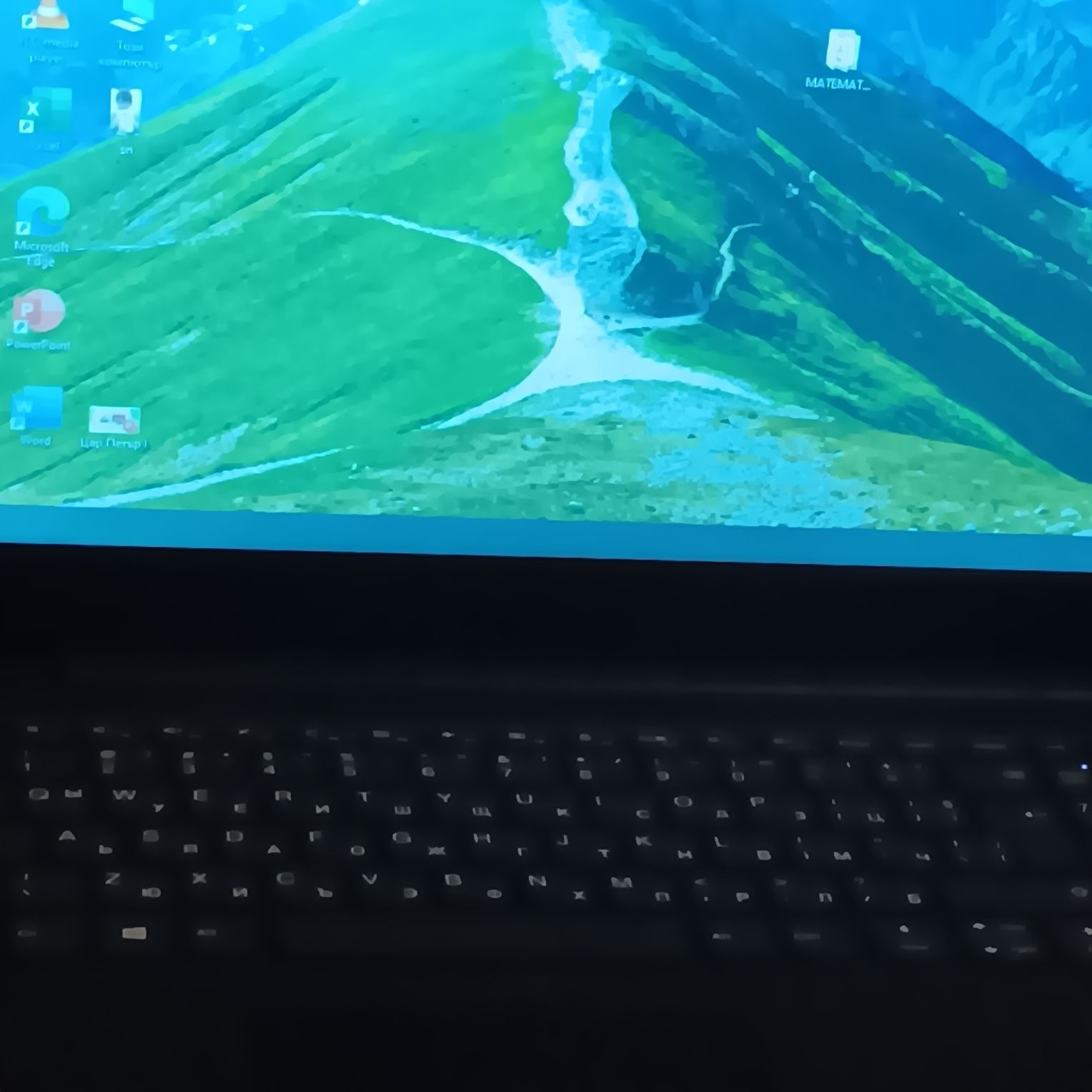 Лаптоп LENOVO с голяма вградена памет