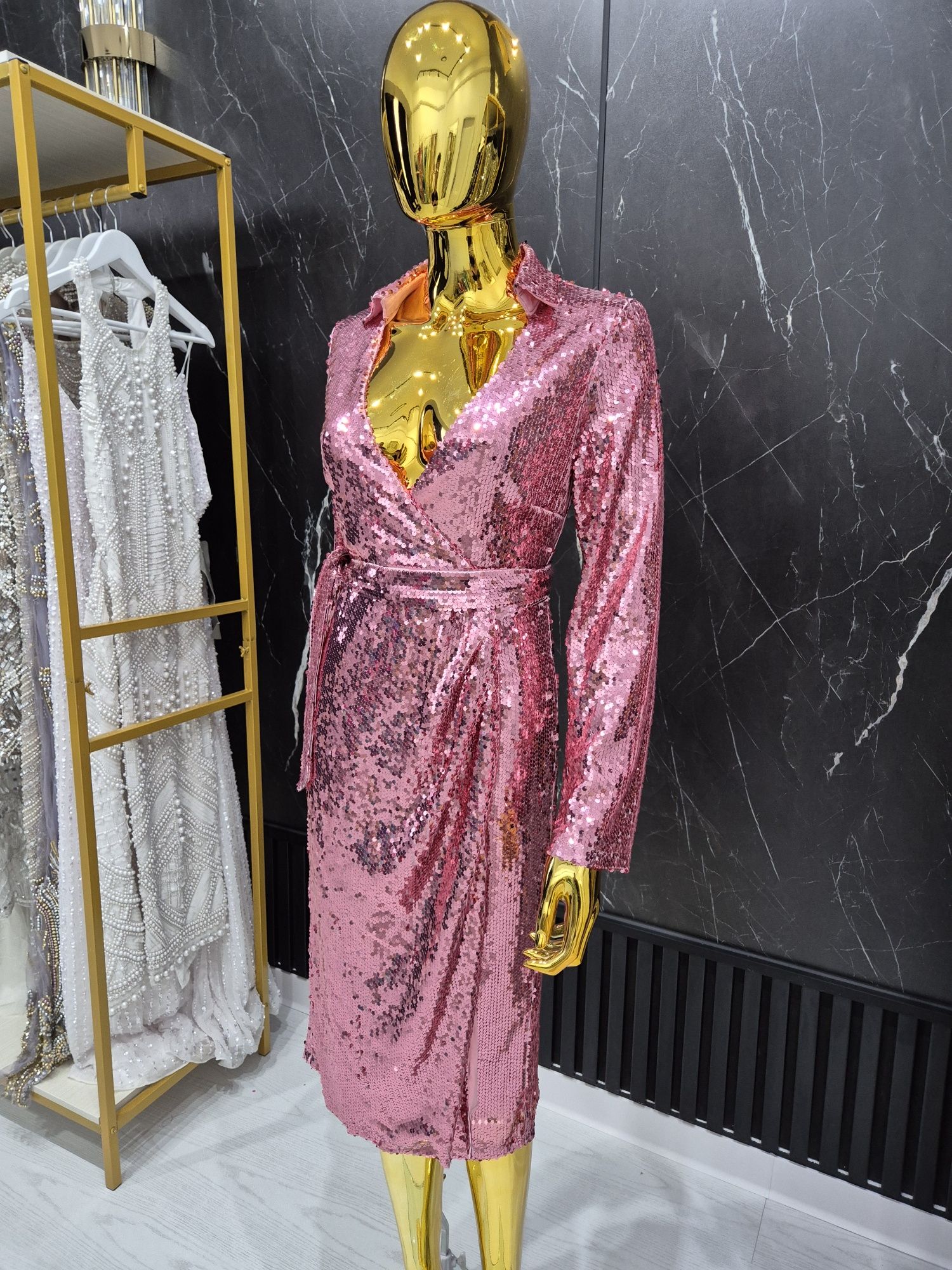 Rochie roz midi cu paiete Boohoo