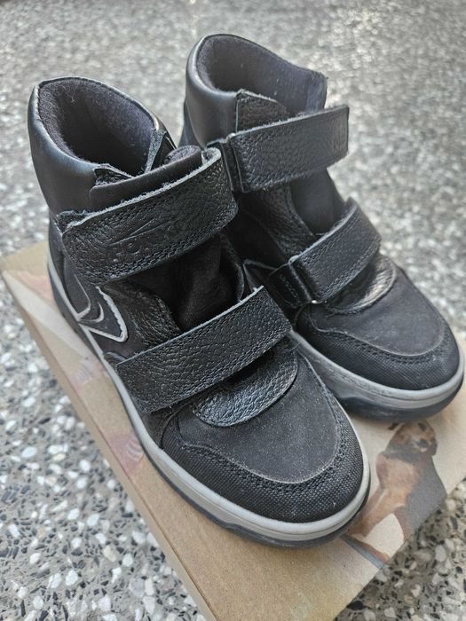 Подарявам зимни обувки за момче, номер 30