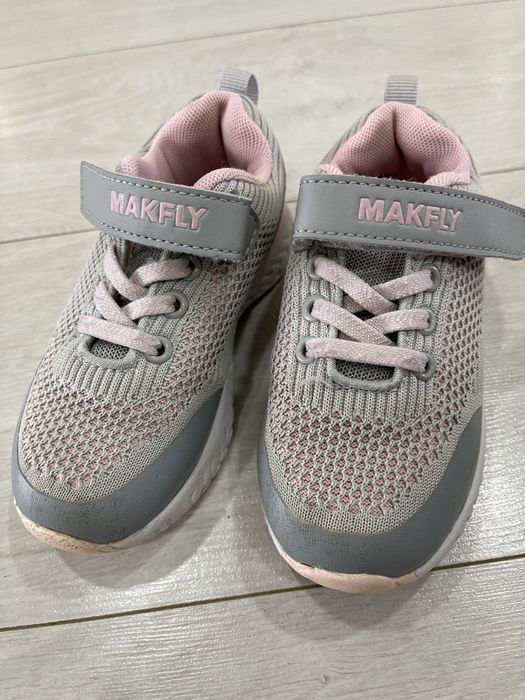 Продам кроссовки для девочки