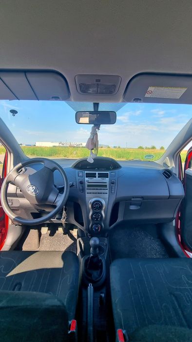 Toyota Yaris 1.0 VVT-i (2009) – Buburuza roșie