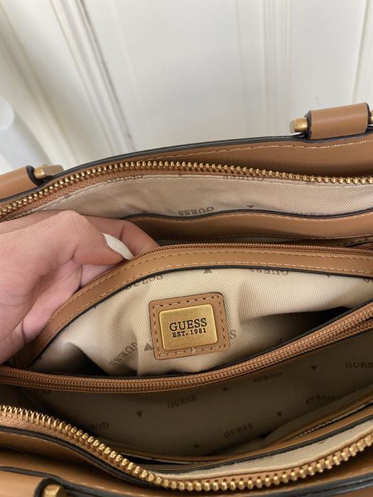 Дамска чанта - Guess